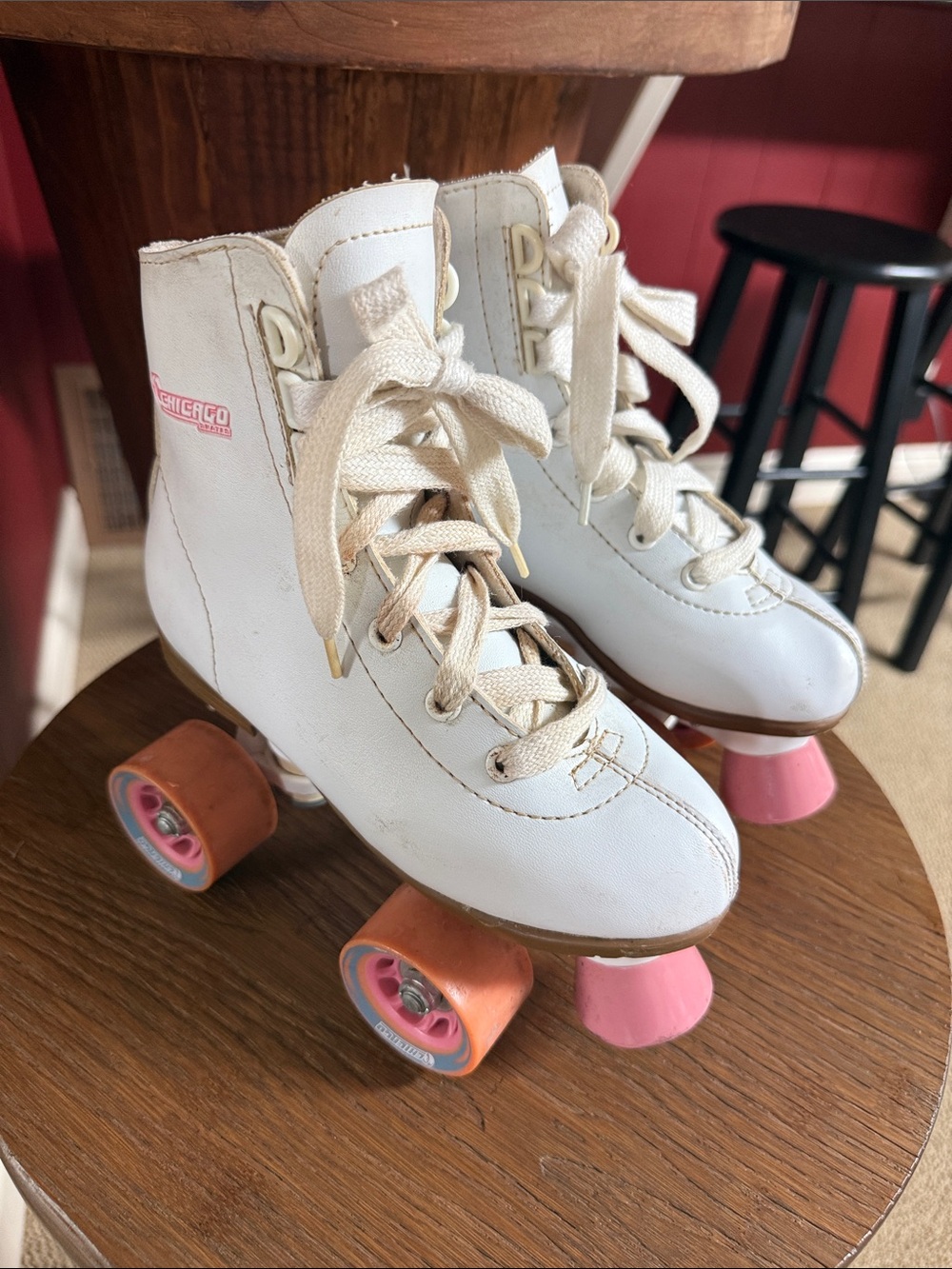 Chicago skates girls size 1. (2010)